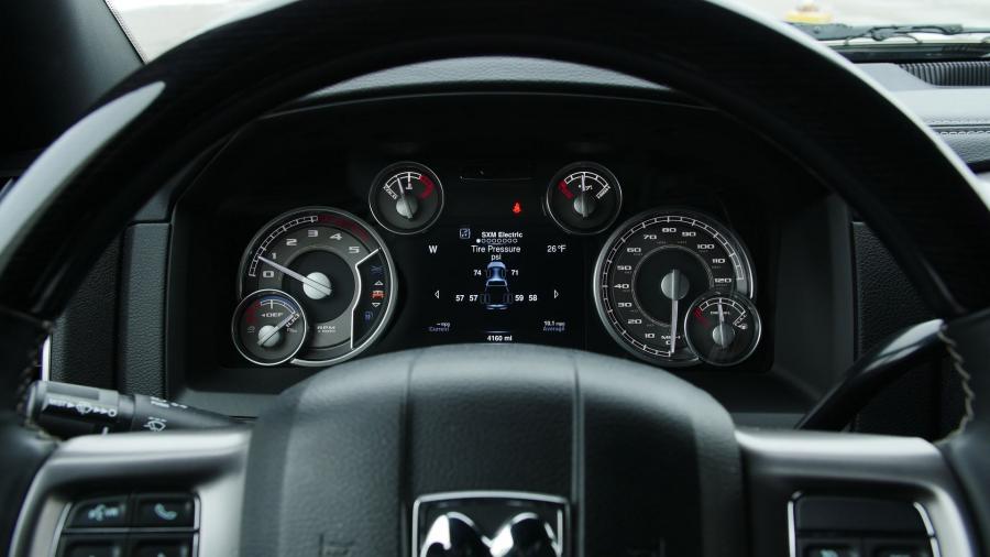  Dodge Ram 3500 Limited 2016 года  (фото 10 из 18)